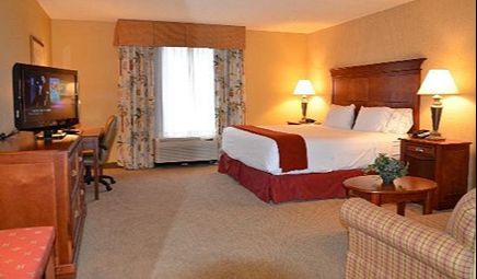 Holiday Inn Express & Suites Bloomington, an IHG Hotel, photo 2