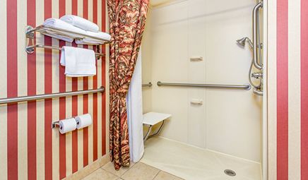 Holiday Inn Express & Suites Bloomington, an IHG Hotel, photo 5