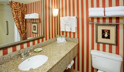 Holiday Inn Express & Suites Bloomington, an IHG Hotel, photo 6