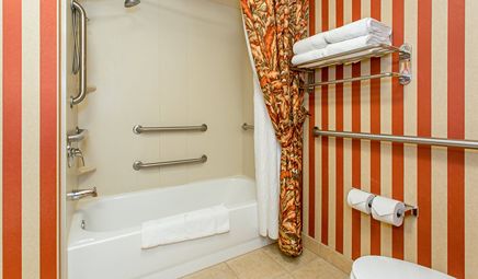 Holiday Inn Express & Suites Bloomington, an IHG Hotel, photo 7