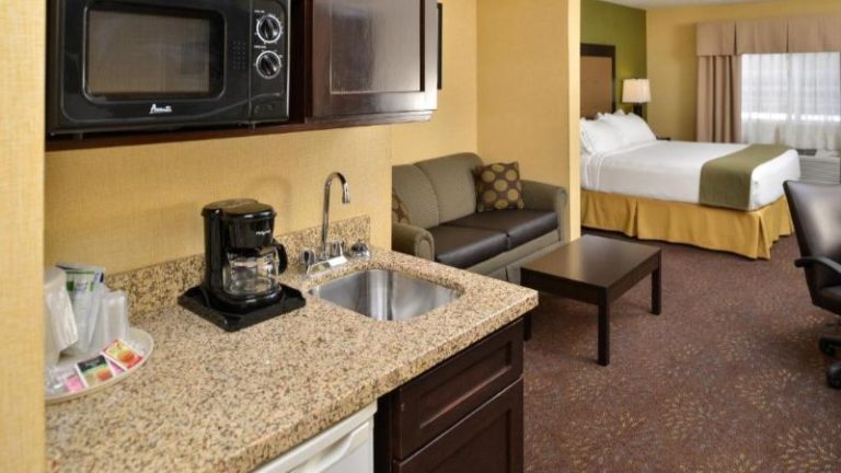 Holiday Inn Express and Suites Charlotte