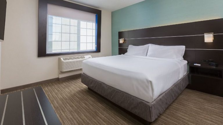 Holiday Inn Express & Suites Eugene Downtown – University, an IHG Hotel