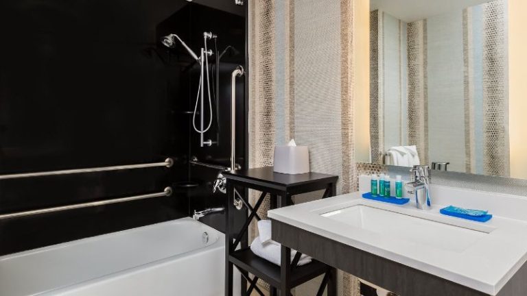 Holiday Inn Express & Suites Eugene Downtown – University, an IHG Hotel