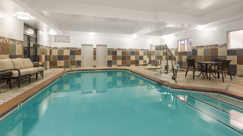 Holiday Inn Express & Suites Eugene Downtown – University, an IHG Hotel, room with private jacuzzi, photo 6