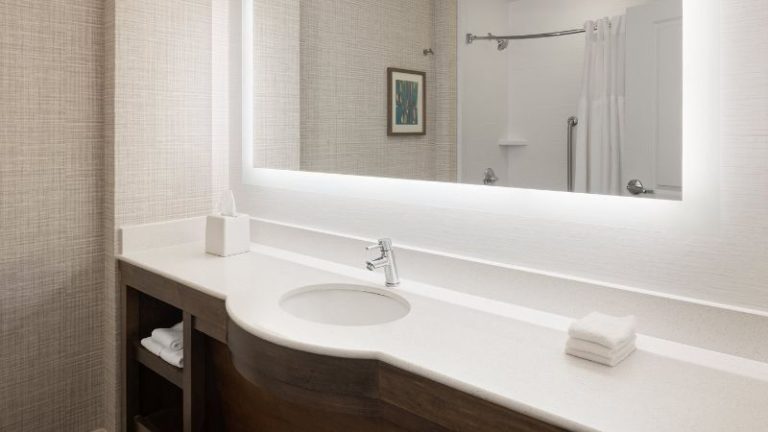 Holiday Inn Resort Lake George – Adirondack Area, an IHG Hotel