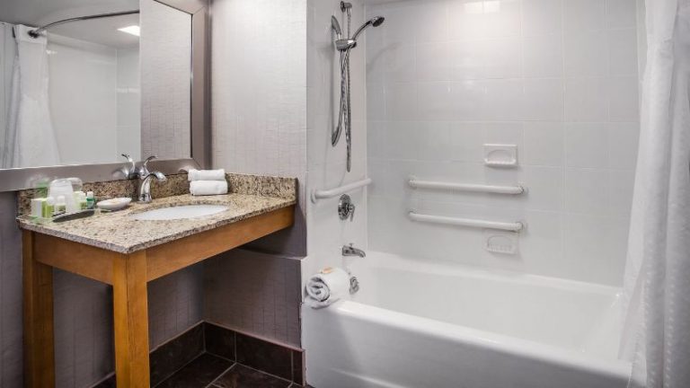 Holiday Inn Saratoga Springs, an IHG Hotel