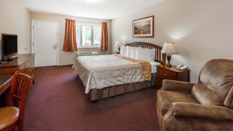 Howard Johnson by Wyndham Traverse City