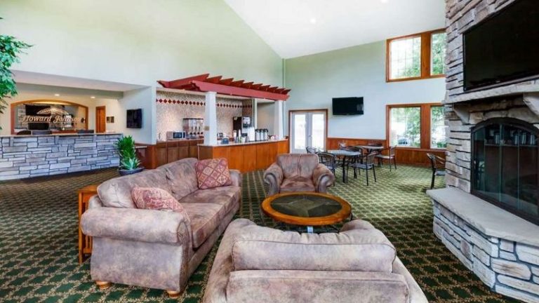 Howard Johnson by Wyndham Traverse City
