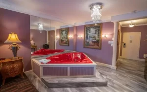 Hyannis Plaza Hotel Massachusetts - jacuzzi hotel room