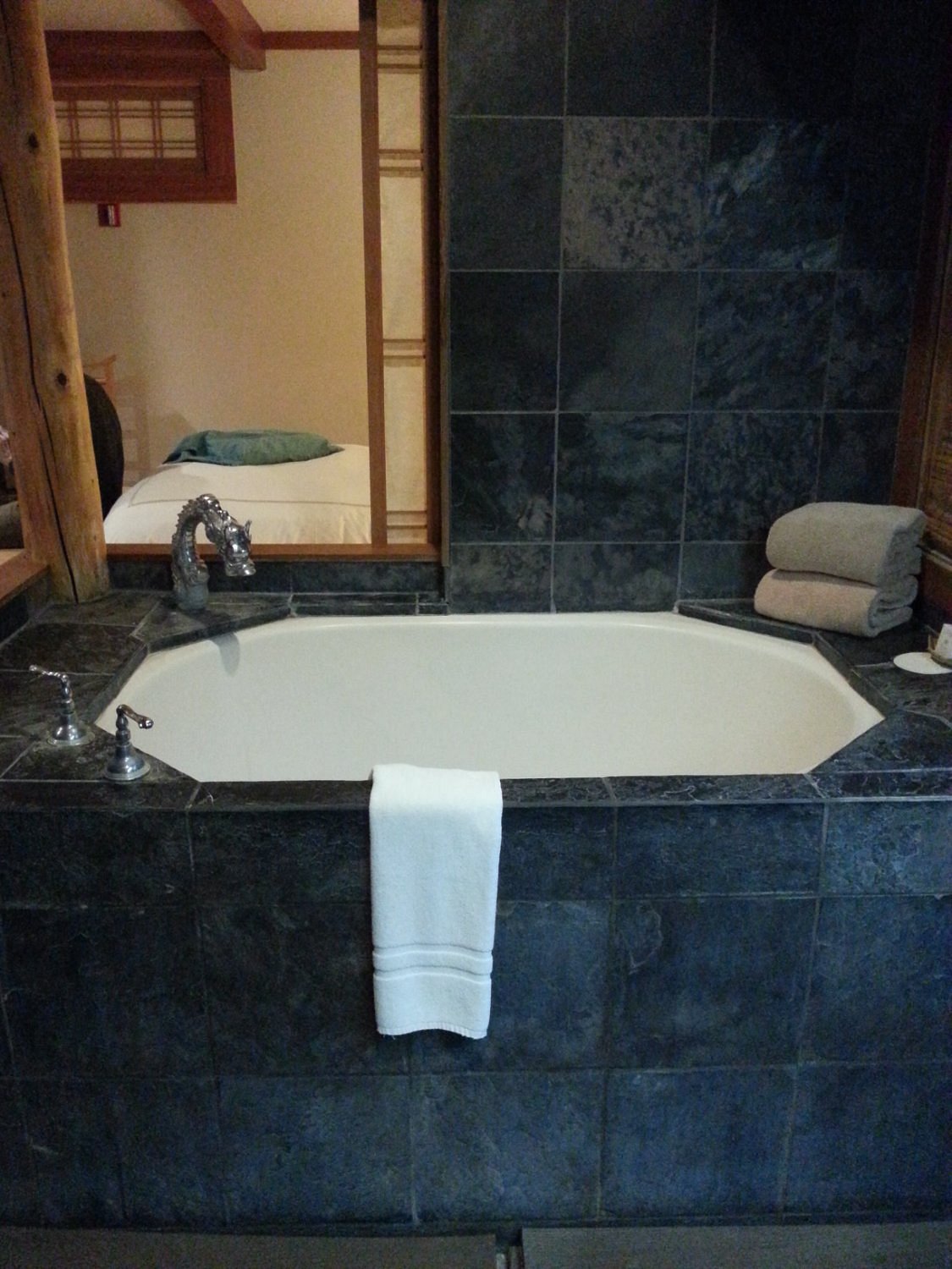 Inn at Depot Hill, room with private jacuzzi, photo 1