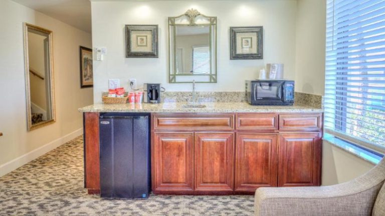 La Fiesta Ocean Inn & Suites