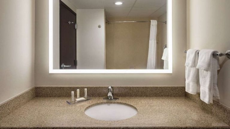 La Quinta Inn & Suites by Wyndham Lake George