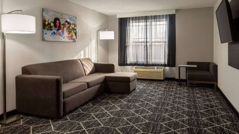 La Quinta Inn & Suites by Wyndham Lake George