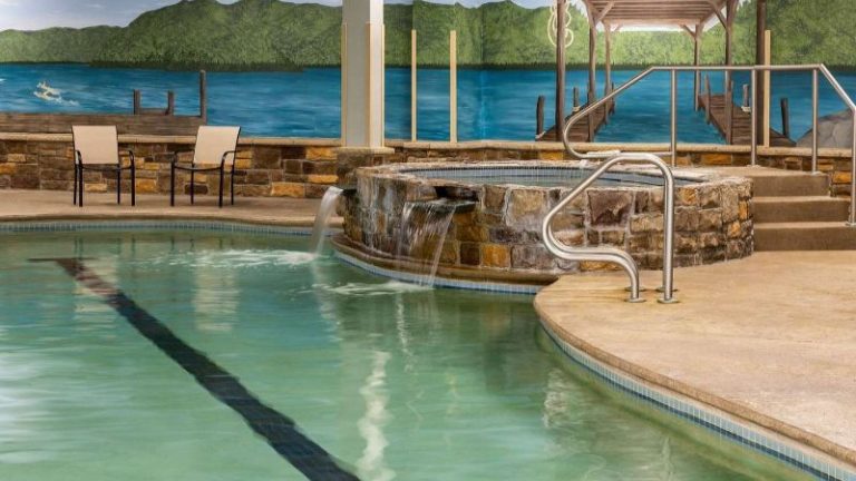 La Quinta Inn & Suites by Wyndham Lake George