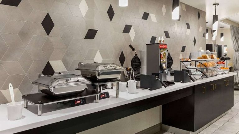 La Quinta Inn & Suites by Wyndham Lake George