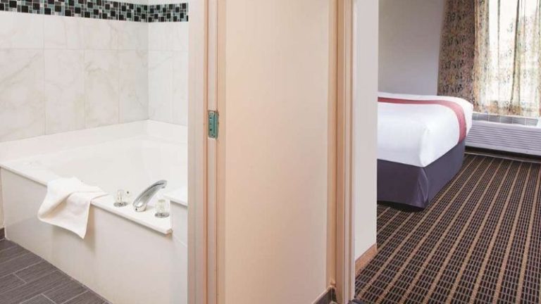 La Quinta Inn & Suites by Wyndham Rockford