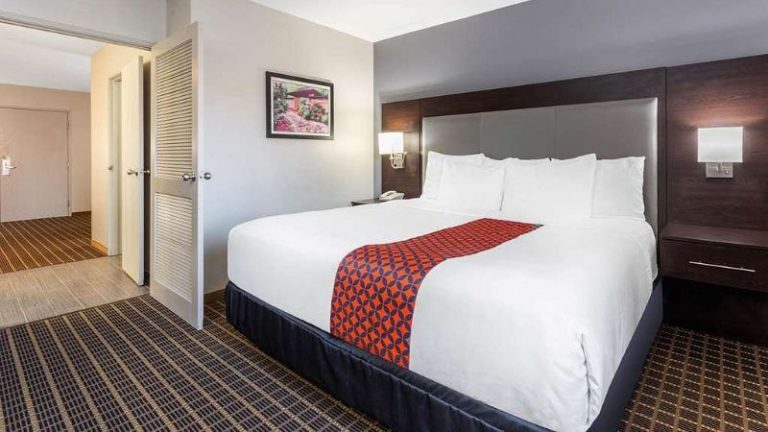 La Quinta Inn & Suites by Wyndham Rockford