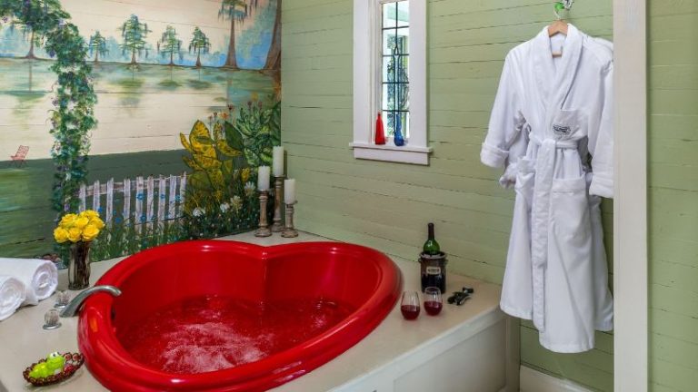 Maison D’Memoire Bed & Breakfast Cottages, Rayne, Louisiana