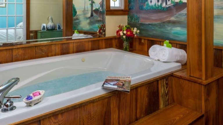 Maison D’Memoire Bed & Breakfast Cottages, Rayne, Louisiana