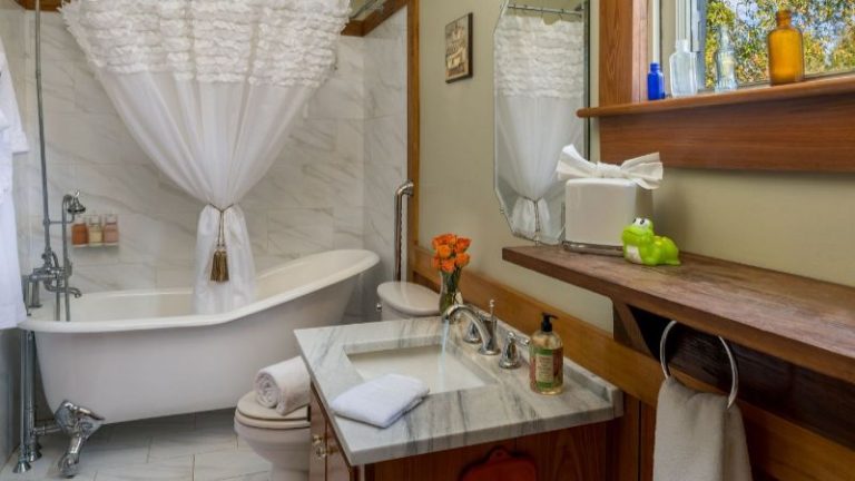 Maison D’Memoire Bed & Breakfast Cottages, Rayne, Louisiana