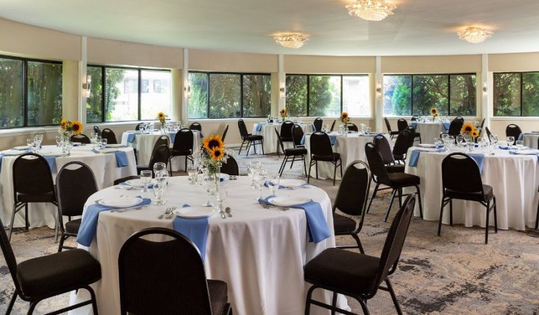 Meadowbrook Inn
