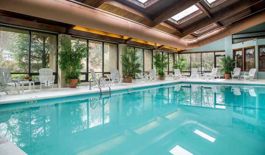 Meadowbrook Inn, room with private jacuzzi, photo 6