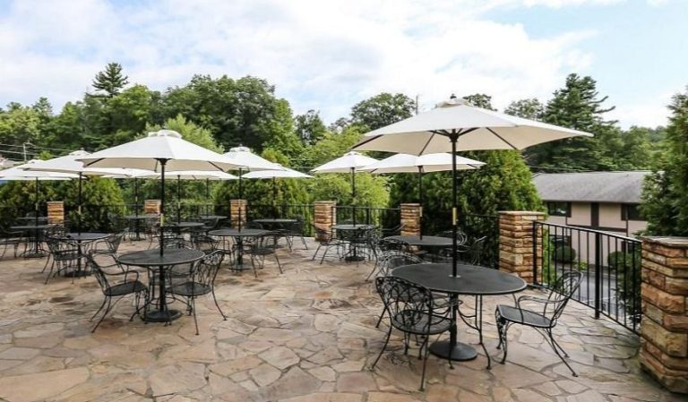 Meadowbrook Inn