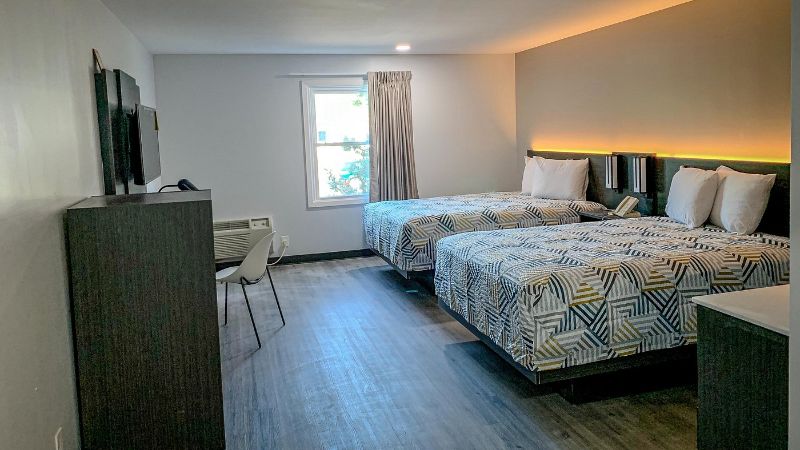 Motel 6 Rockford, IL, room with private jacuzzi, photo 3