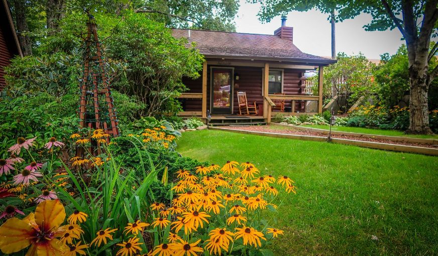 Mountainaire Inn and Log Cabins, room with private jacuzzi, photo 8