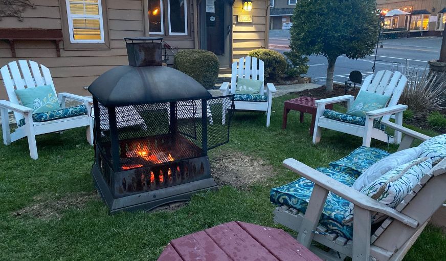 Mountainaire Inn and Log Cabins, room with private jacuzzi, photo 6