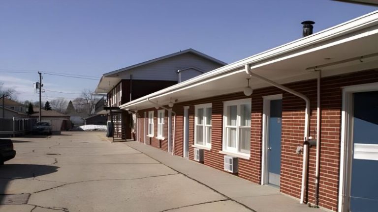 New Relax Inn Bridgeview, Illinois