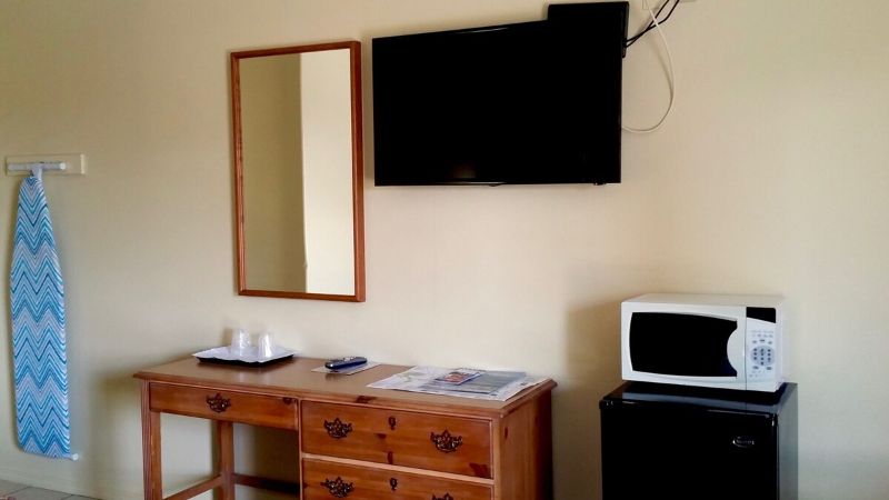 Parkway Inn Eugene, room with private jacuzzi, photo 4