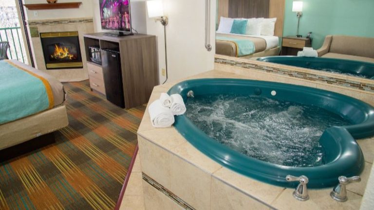 Pigeon River Inn