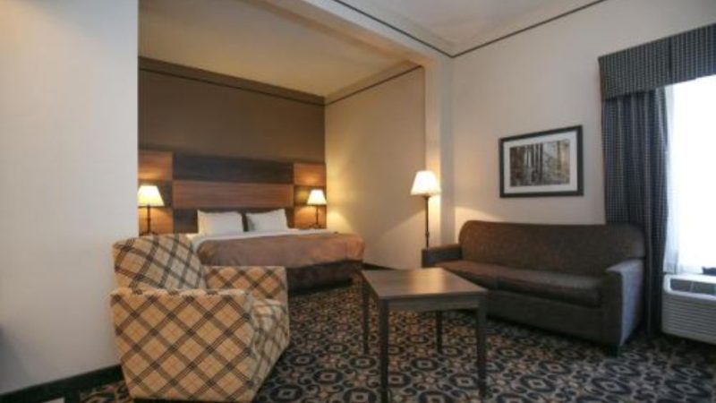 Quality Inn & Suites Boone – University Area, room with private jacuzzi, photo 5
