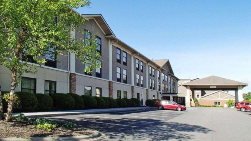 Quality Inn & Suites Boone – University Area, room with private jacuzzi, photo 2