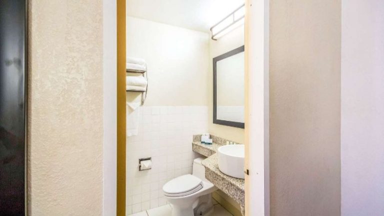 Quality Inn & Suites Kansas City I-70 East