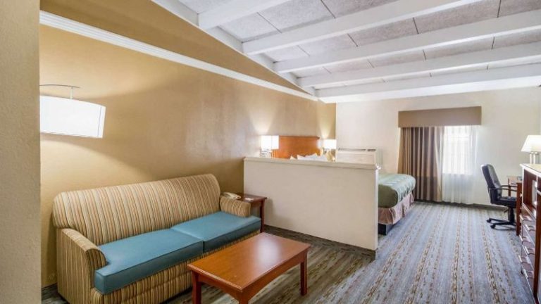 Quality Inn & Suites Kansas City I-70 East