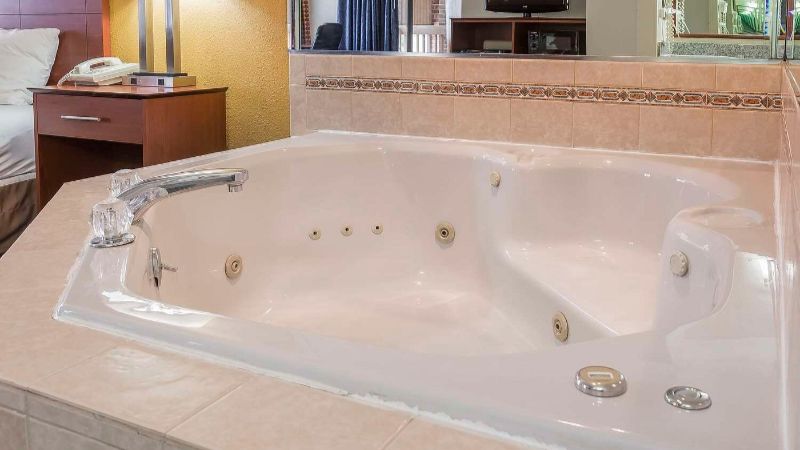 Quality Inn Sycamore – DeKalb
