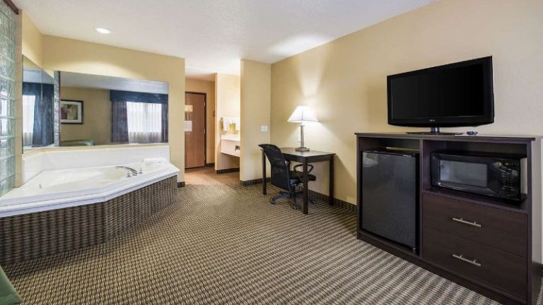 Quality Inn & Suites, Menomonie