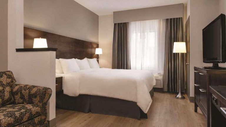 Radisson Hotel & Conference Center Rockford