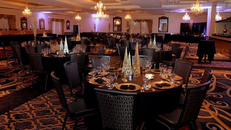 Radisson Hotel & Conference Center Rockford, room with private jacuzzi, photo 8