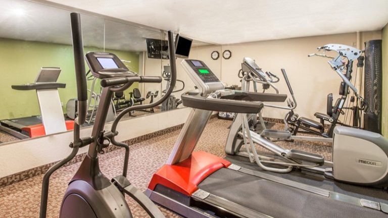 Ramada by Wyndham Sioux Falls Airport – Waterpark Resort & Event Center