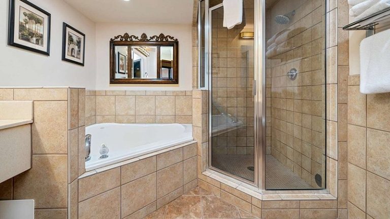 Ramada by Wyndham Sioux Falls Airport – Waterpark Resort & Event Center