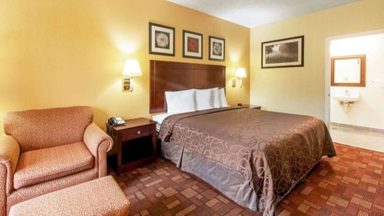 Quality Inn and Suites Dickson