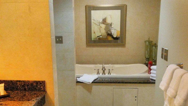 Saint Johns Resort1 - jacuzzi hotel room