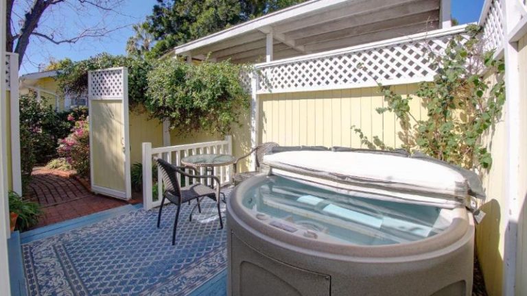 Secret Garden Inn & Cottages