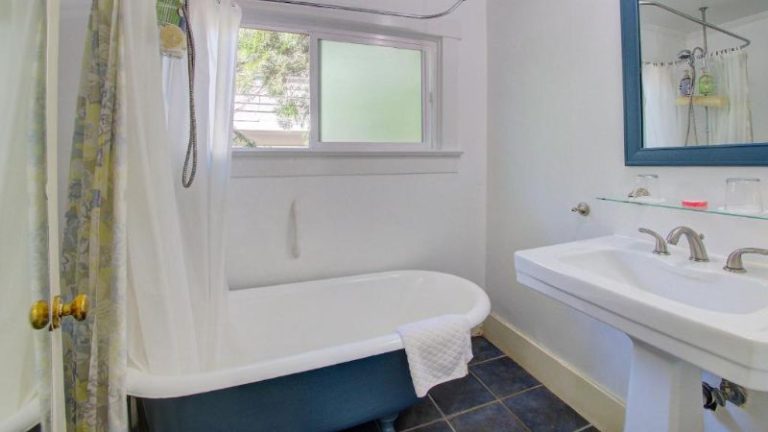 Secret Garden Inn & Cottages