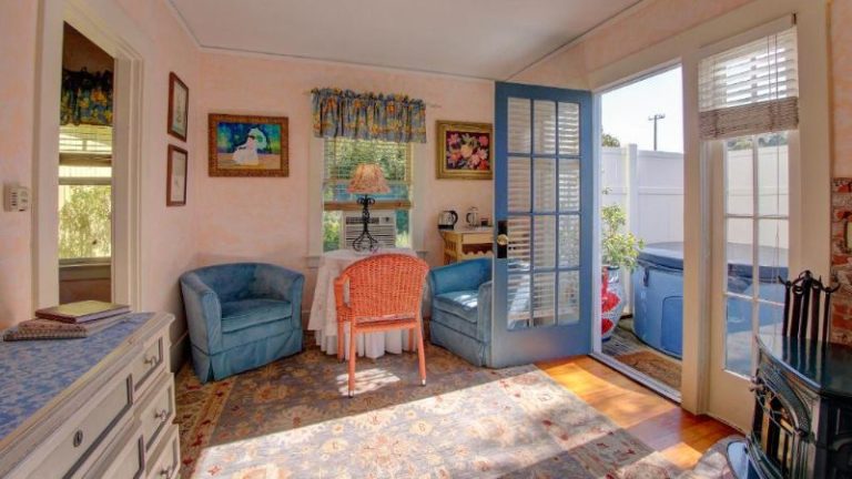 Secret Garden Inn & Cottages