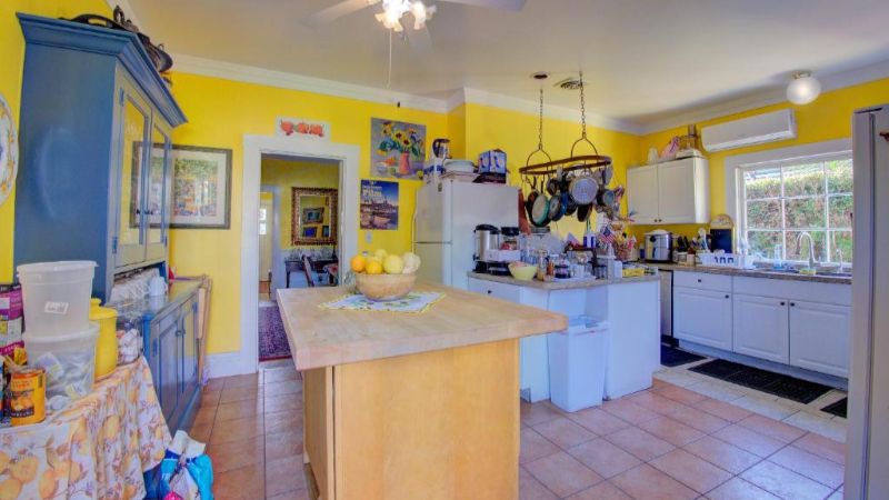 Secret Garden Inn & Cottages, room with private jacuzzi, photo 8