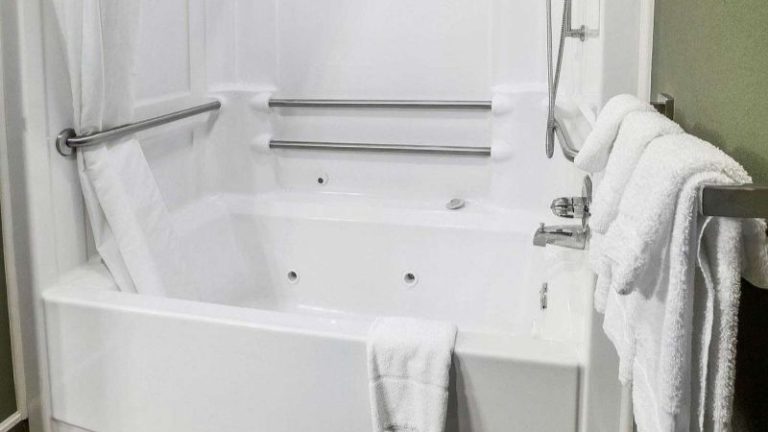 Sleep Inn & Suites Queensbury – Lake George